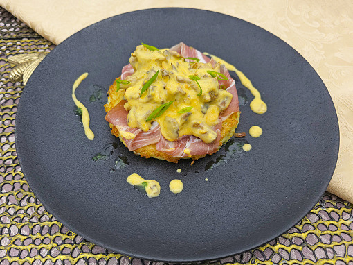  Fried chanterelles in a cheese sauce with Parma ham